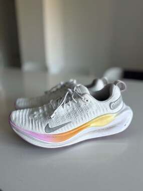 Nike Women's ReactX Infinity Run 4 Flyknit White Hot Fuchsia Saturn Gold (DX5048